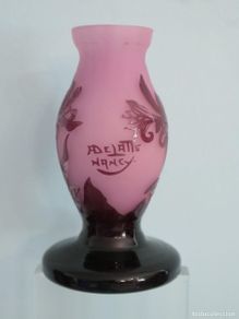 Antigüedades: Jarrón Art Deco de vidrio camafeo, obra de André Delatte (Nancy)(1887-1953). Mide 15 cm de altura.